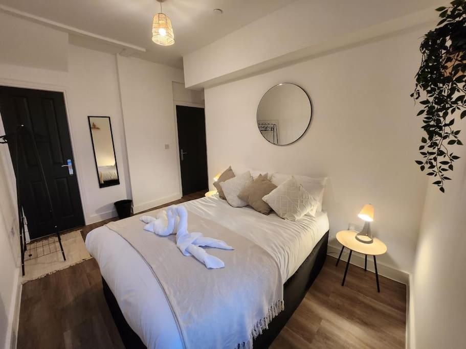 Supervalue 2 - Fast Wifi, Linen, Keyless Entry, Only 10 Mins - By Promise *