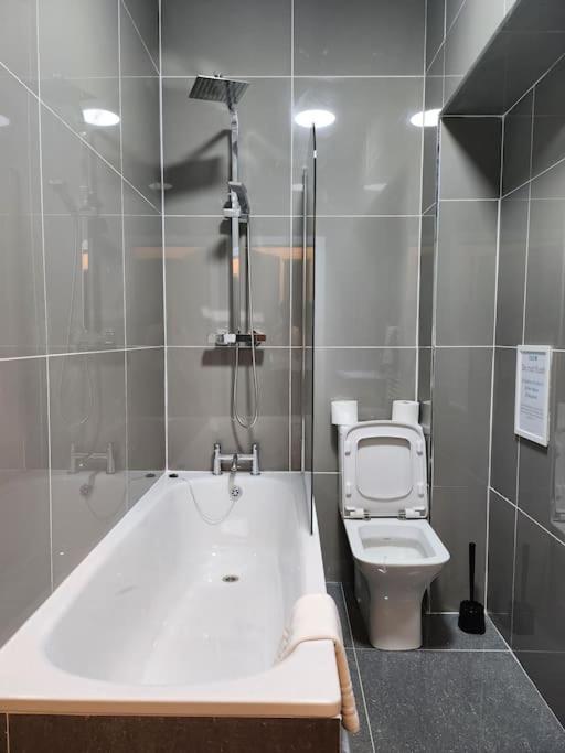 Supervalue 2 - Fast Wifi, Linen, Keyless Entry, Only 10 Mins - By Promise Appartement *