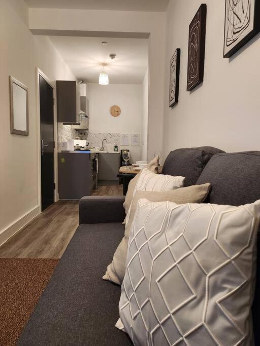 Supervalue 2 - Fast Wifi, Linen, Keyless Entry, Only 10 Mins - By Promise Appartement