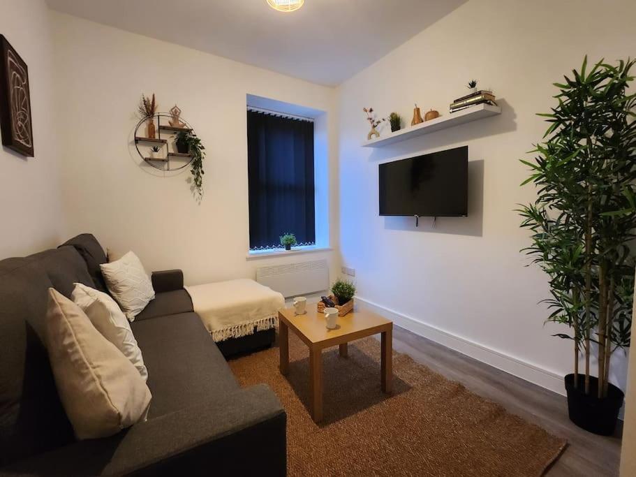 Supervalue 2 - Fast Wifi, Linen, Keyless Entry, Only 10 Mins - By Promise Appartement